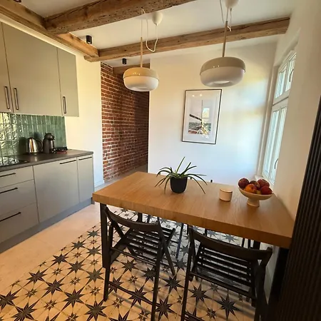 Futuretro Apartament *